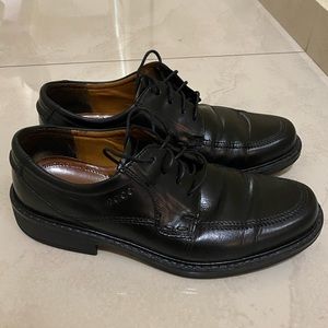 Ecco Black leather shoes- Used a couple of times! 7- 7.5 Size